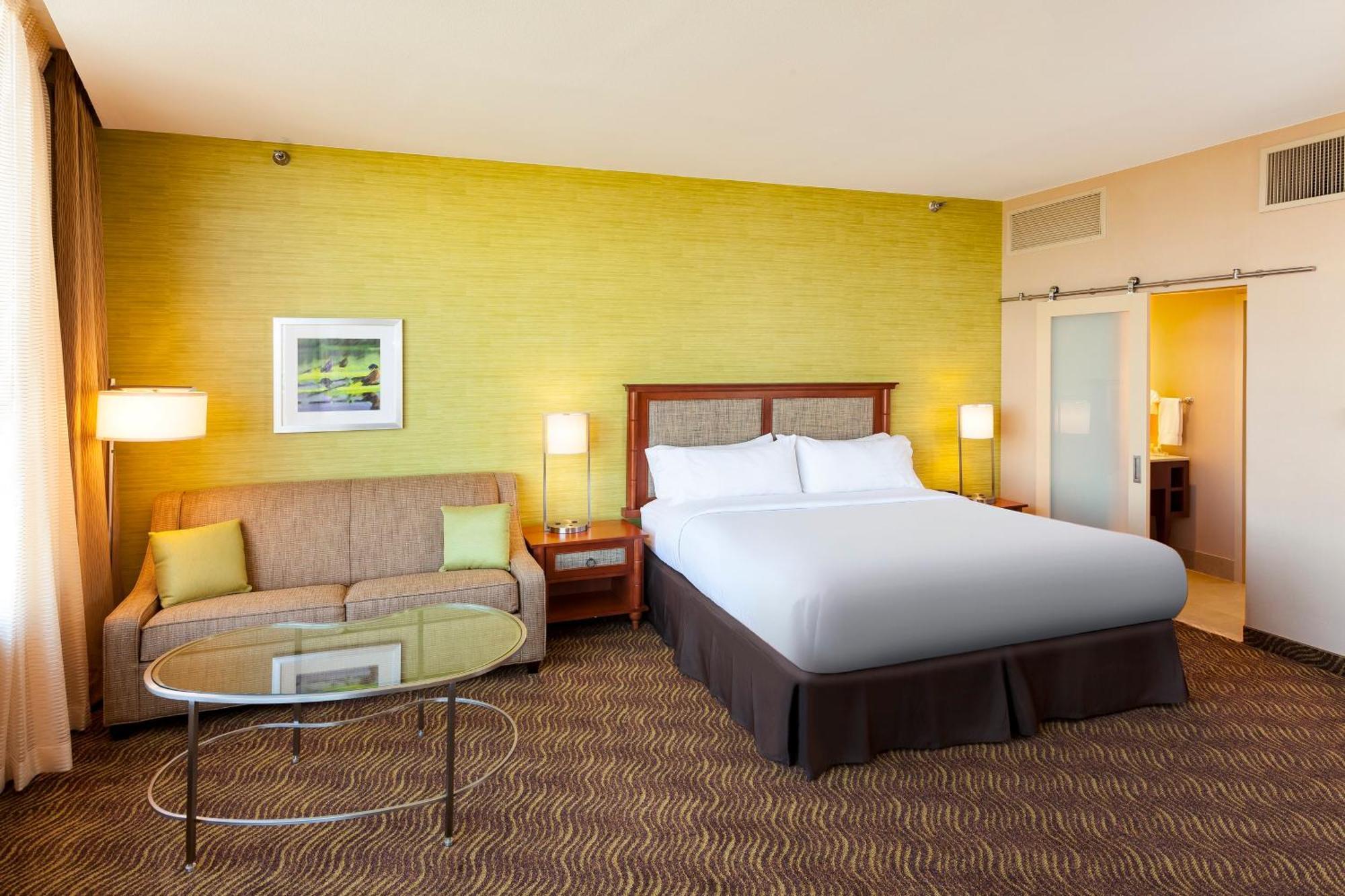 Double Room with Mobility Accessible Tub and View