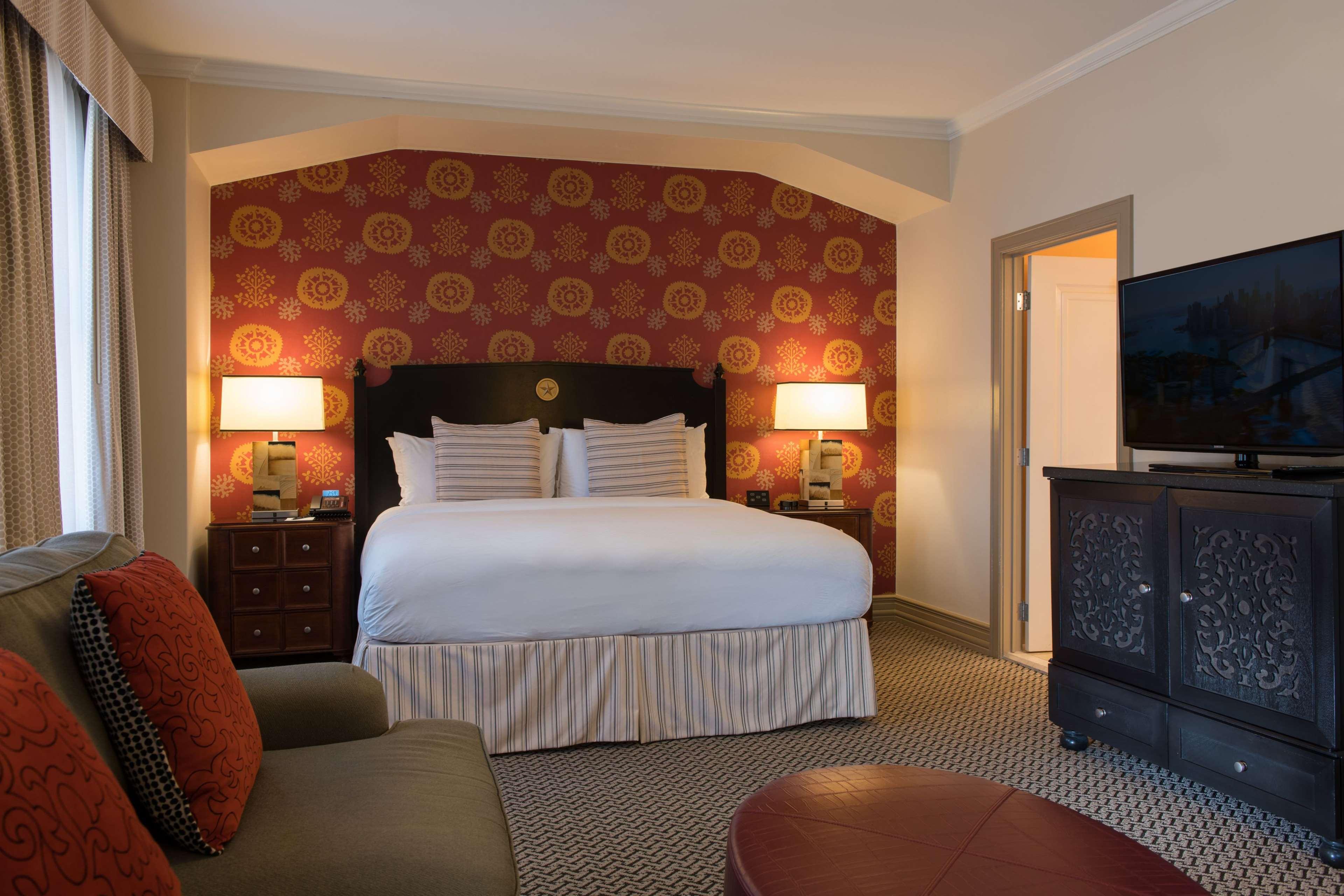 Deluxe Queen Room