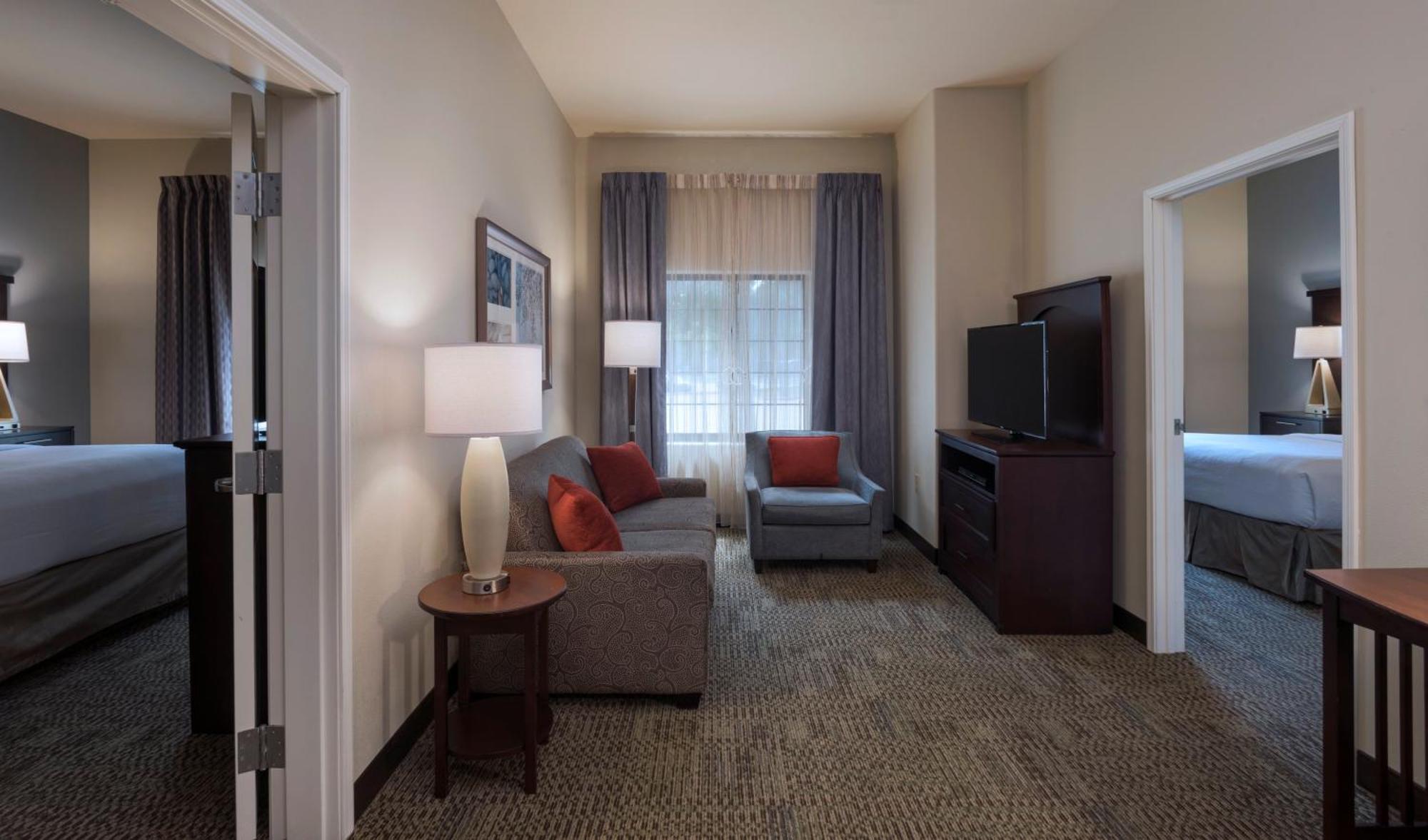 Two-Bedroom Suite with Roll-In Shower - Disability Access,1438378261:JPEG