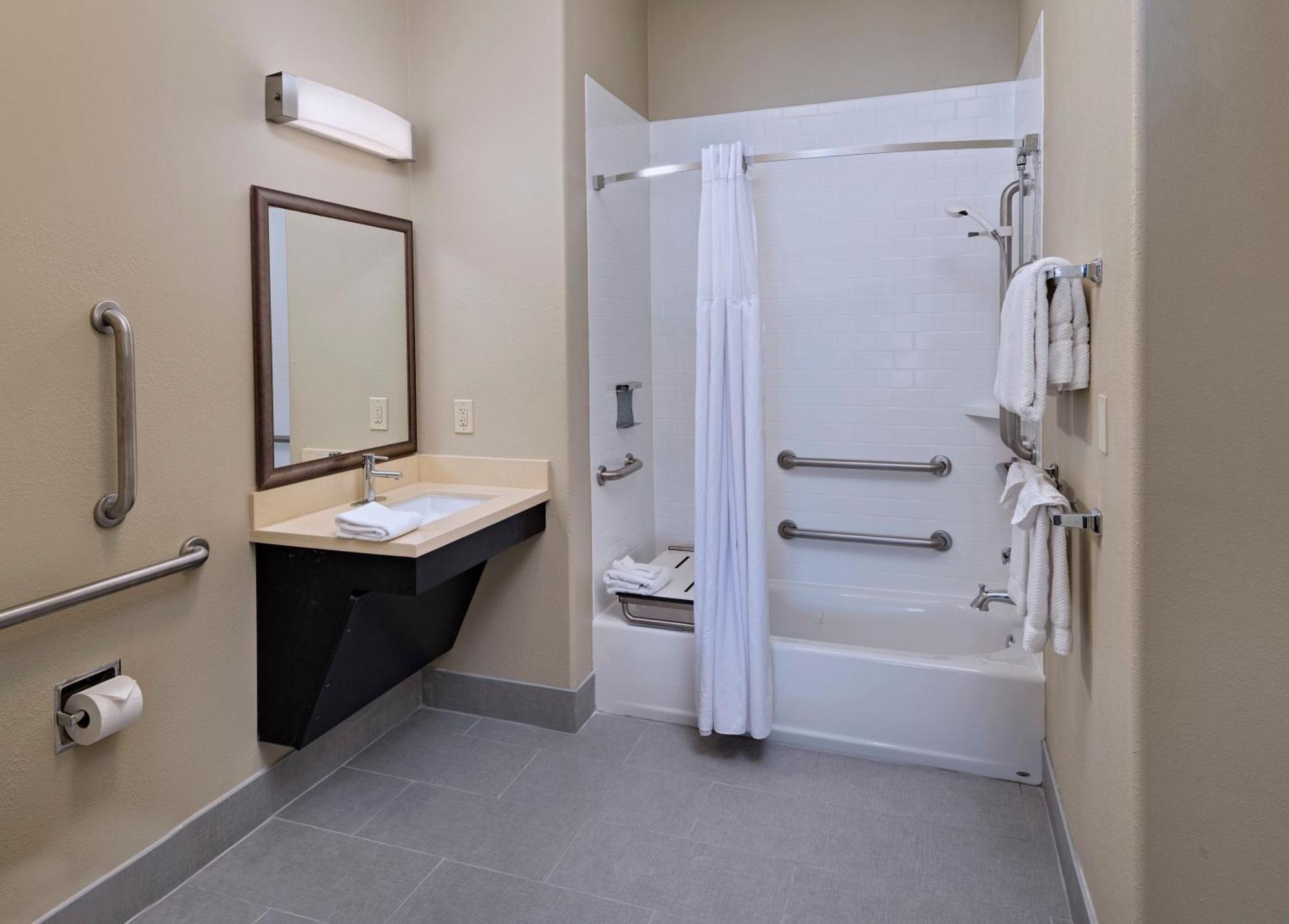 Two-Bedroom Suite with Roll-In Shower - Disability Access,1438378261:JPEG
