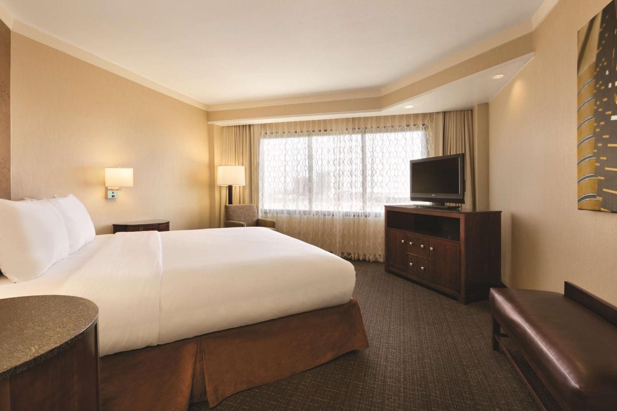 One-Bedroom King Suite Hearing Access or Non-Smoking,1548871597:JPEG