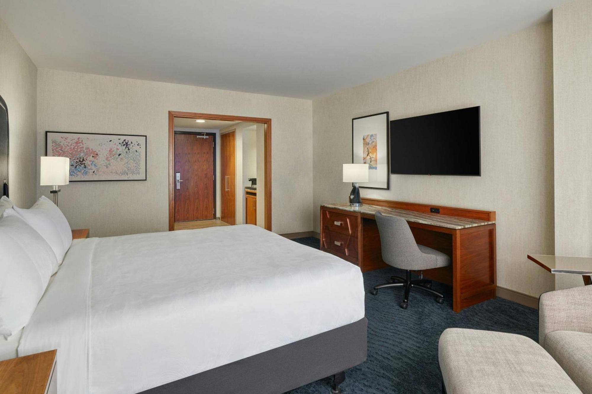 King Room City View Top Floor,1774504381:JPEG